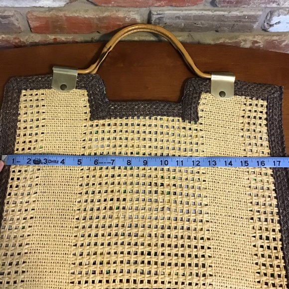 VINTAGE Woman's Boho Woven Grass Basket Bamboo Handles Tote Bag - Picture 4 of 4